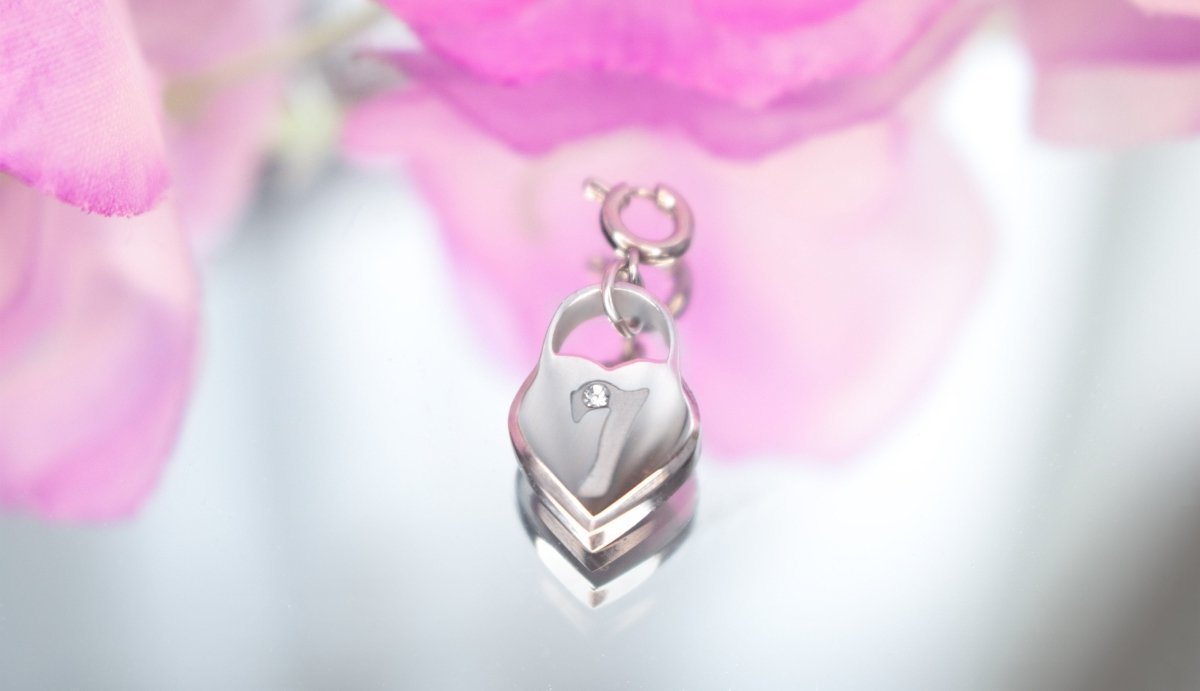 FAKE LOVE EARRING +OT7 CHARM - EONNI JEWELS